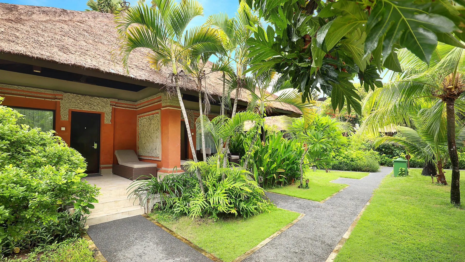 Legian Beach Hotel