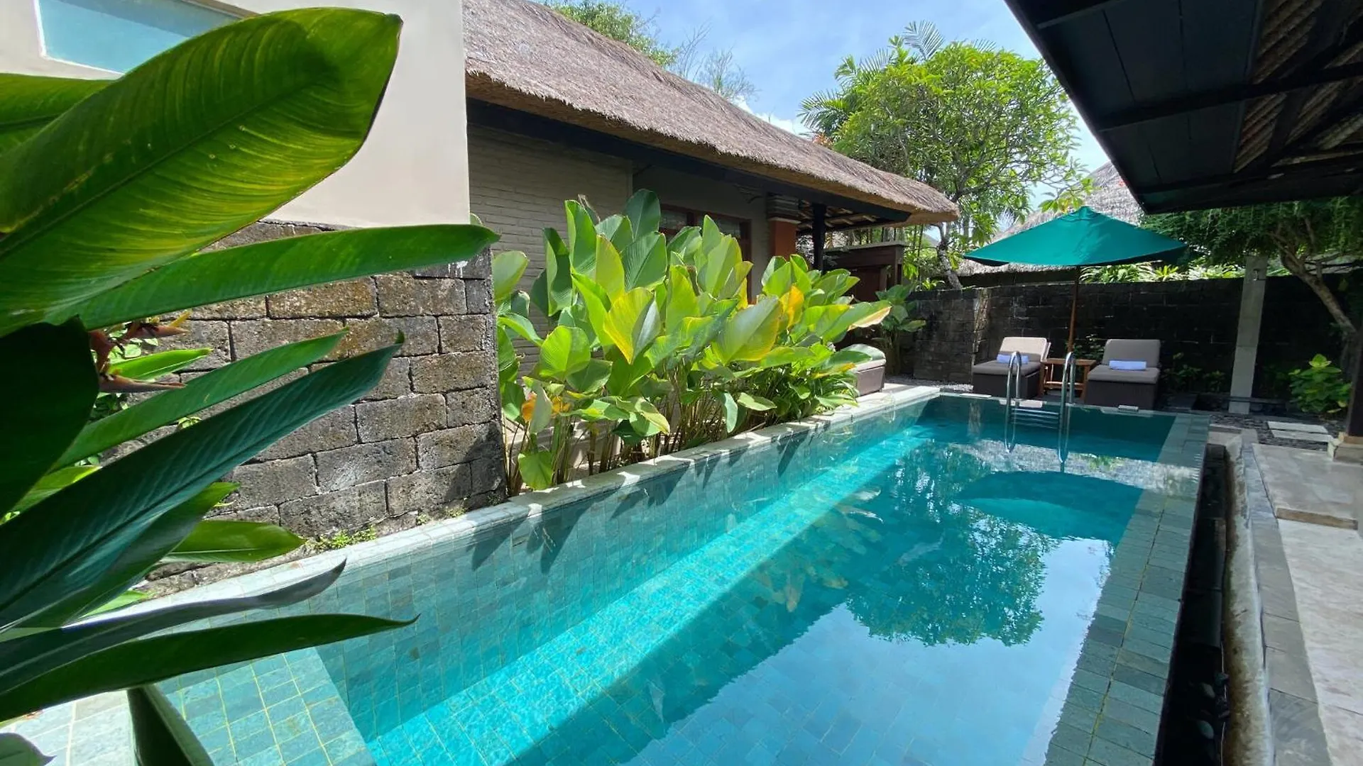 Legian Beach Hotel 4*,