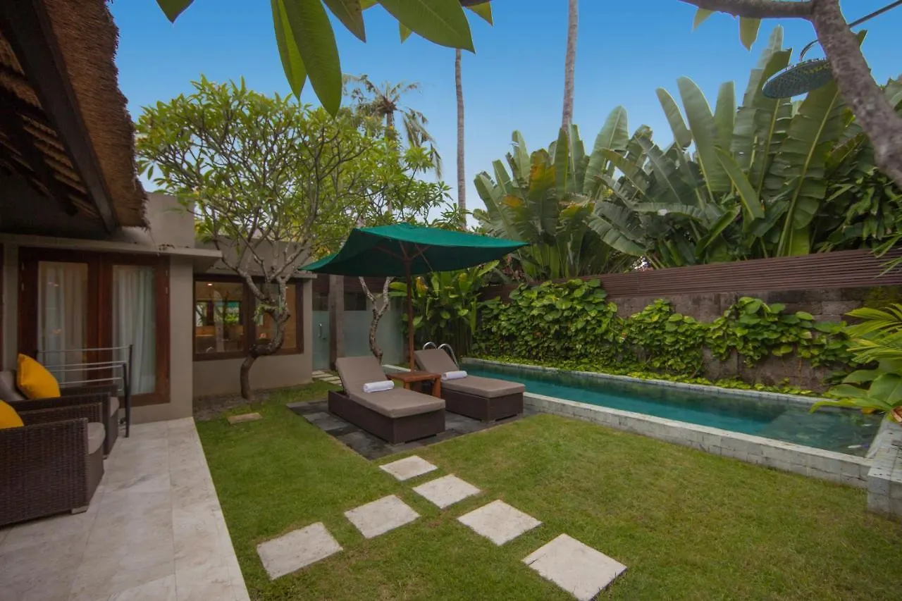 Legian Beach Hotel 4*,