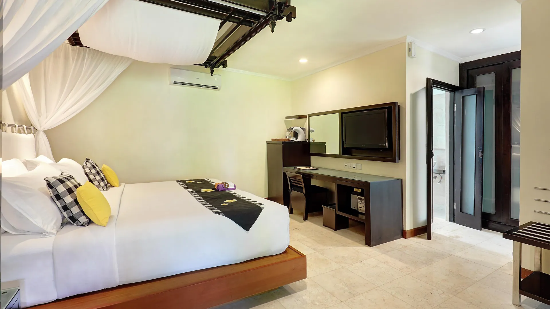 Legian Beach Hotel 4*,  Indonesië