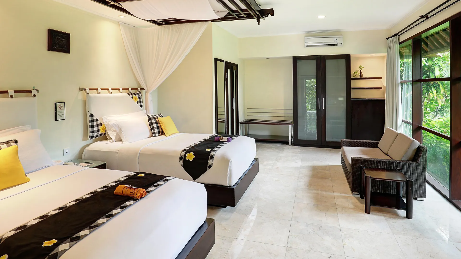 ****  Legian Beach Hotel Indonesië